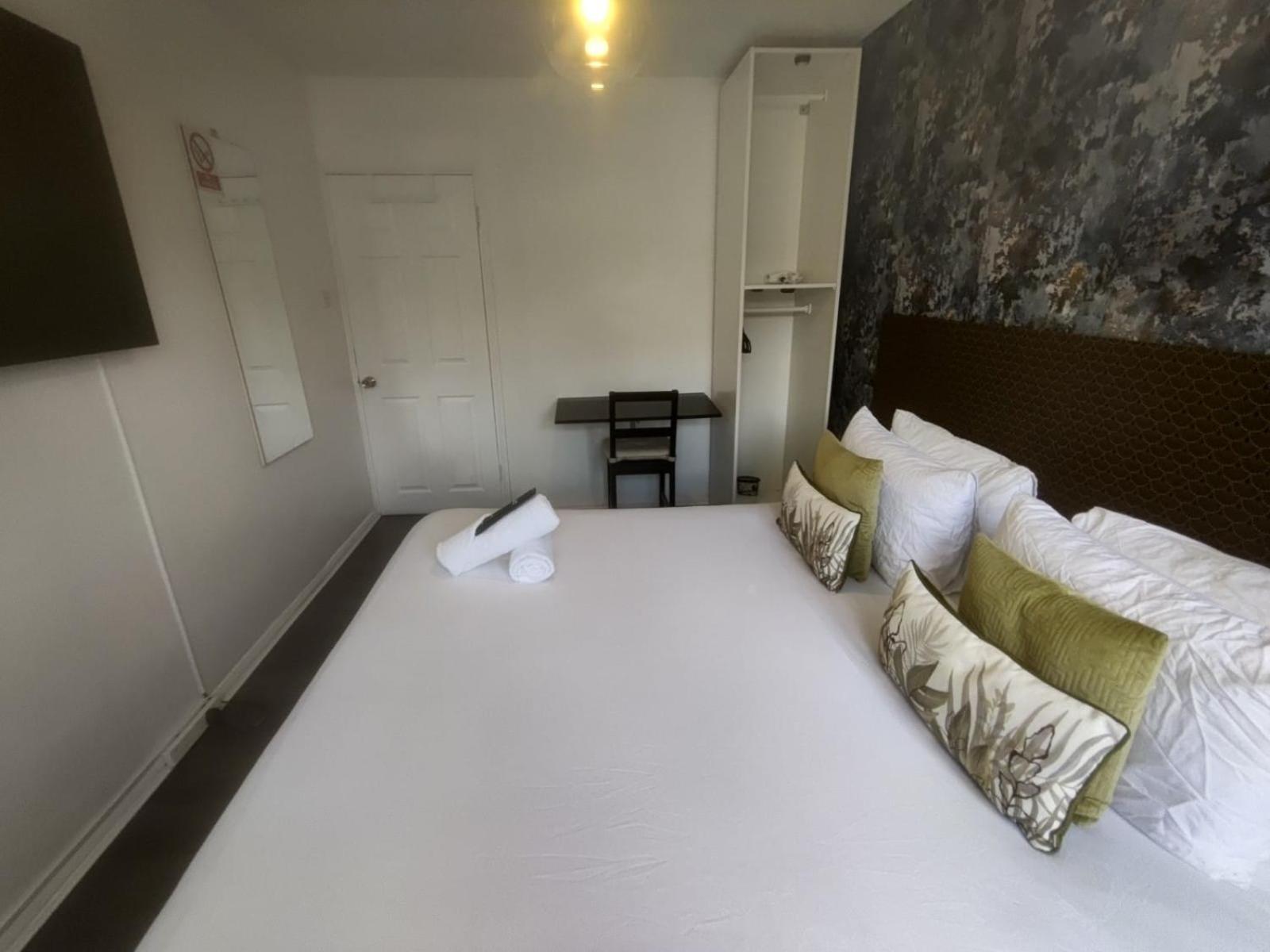 R1 Superking Sized Bed & 65" Tv On The Wall In Clapham Apartman London Kültér fotó