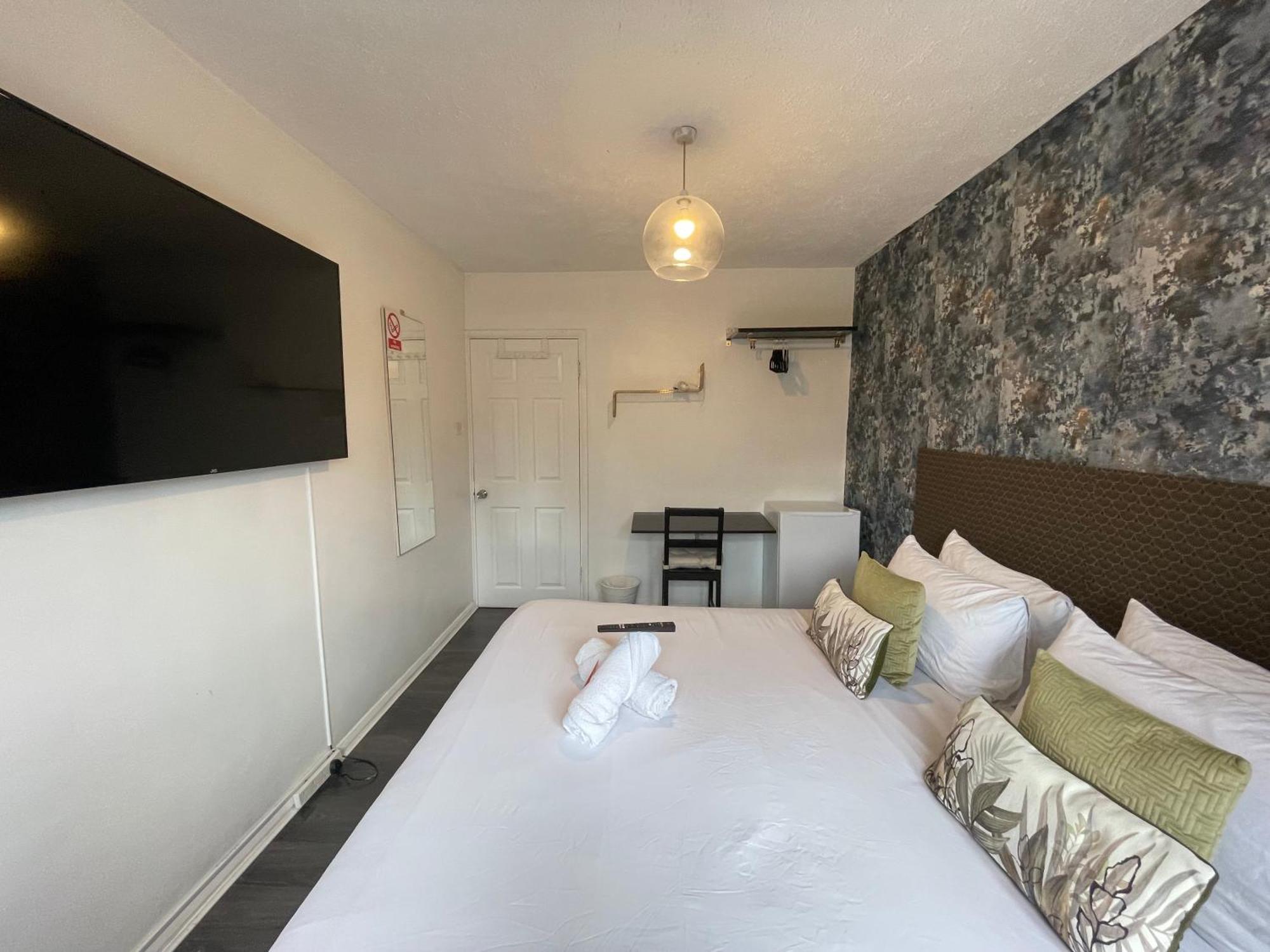 R1 Superking Sized Bed & 65" Tv On The Wall In Clapham Apartman London Kültér fotó