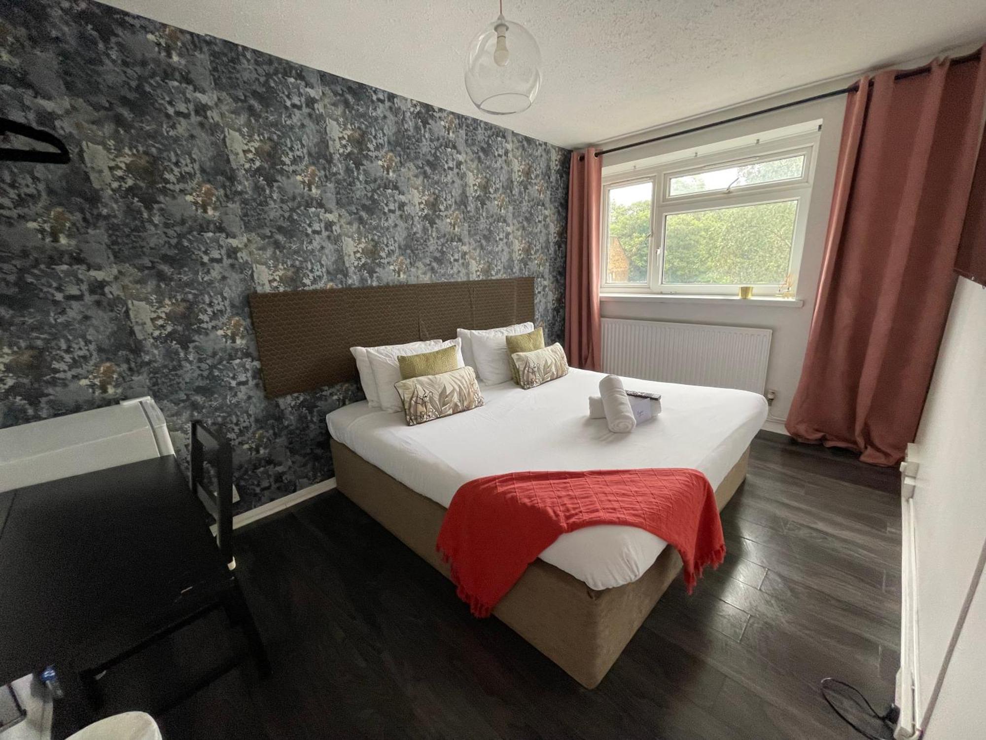 R1 Superking Sized Bed & 65" Tv On The Wall In Clapham Apartman London Kültér fotó